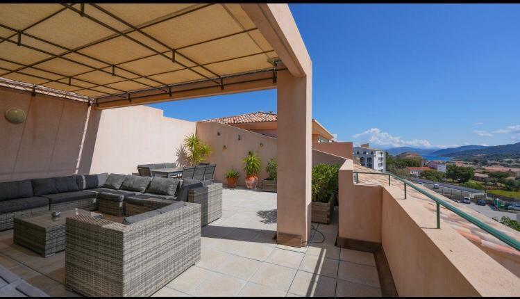 Chez Pasqua ! Appartement Spacieux Avec Terrasse 2 Chambres 6 Couchages En Rooftop LʼÎle-Rousse المظهر الخارجي الصورة